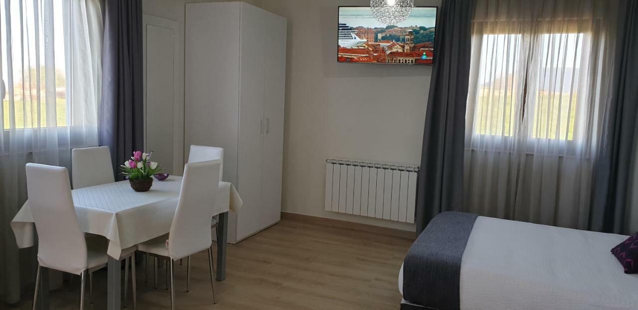 Apartamentos La Pradera De Isla Plana Екстериор снимка